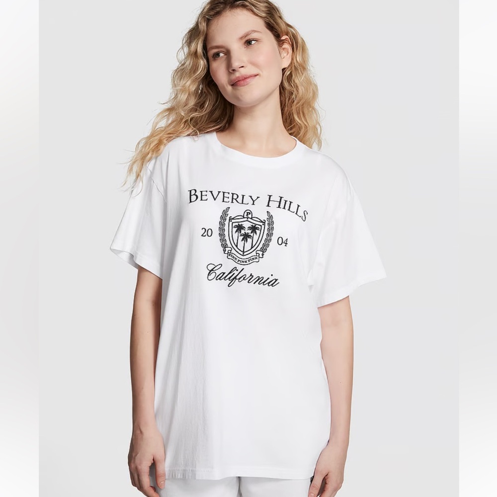 🔴SOLD🔴VICTORIAS SECRET PINK CAMPUS SHORT SLEEVE TEE SIZE SMALL *NWT*🖤